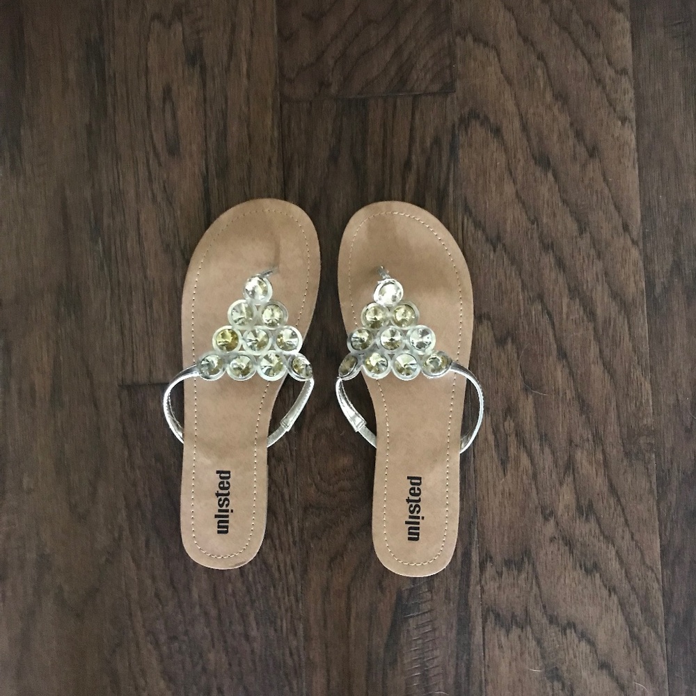 Unlisted sandals, size 9, pop of gold.